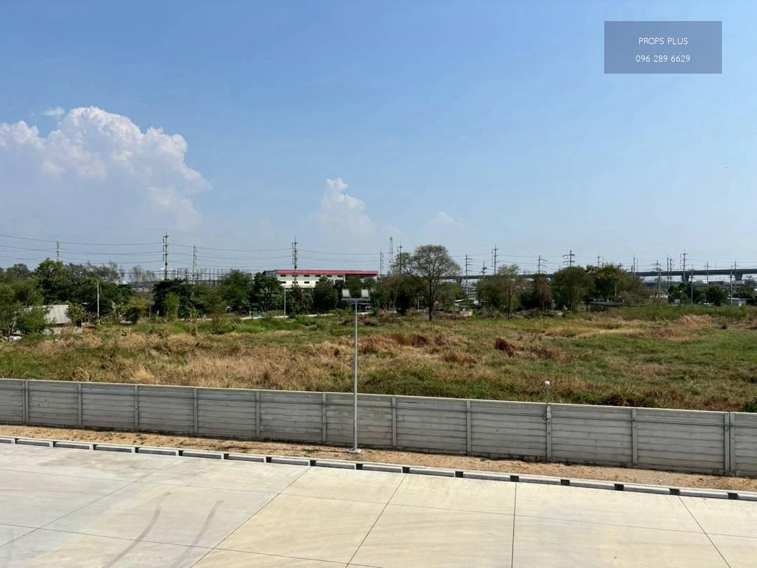 ขายที่ดินอุตสาหกรรม – พื้นที่สีม่วง (ลายจุด) 🟣📐 ขนาดที่ดิน: 22-3-62.5 ไร่ (36,650 ตร.ม.)📍 ทำเล: บางนา–ตราด กม.46 จังหวัดฉะเชิงเทรา💰 ราคาขาย: 9 ล้านบาท / ไร่