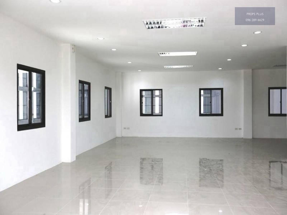 🏭 ให้เช่า / ขาย คลังสินค้า – โรงงาน
1,666 ตร.ม.

เหมาะสำหรับจัดเก็บสินค้า หรือดำเนินกิจการมินิแฟคทอรี่
STANDARD WAREHOUSE / FACTORY

📍 ข้อมูลทรัพย์
	•	เนื้อที่ดิน: 513 ตารางวา