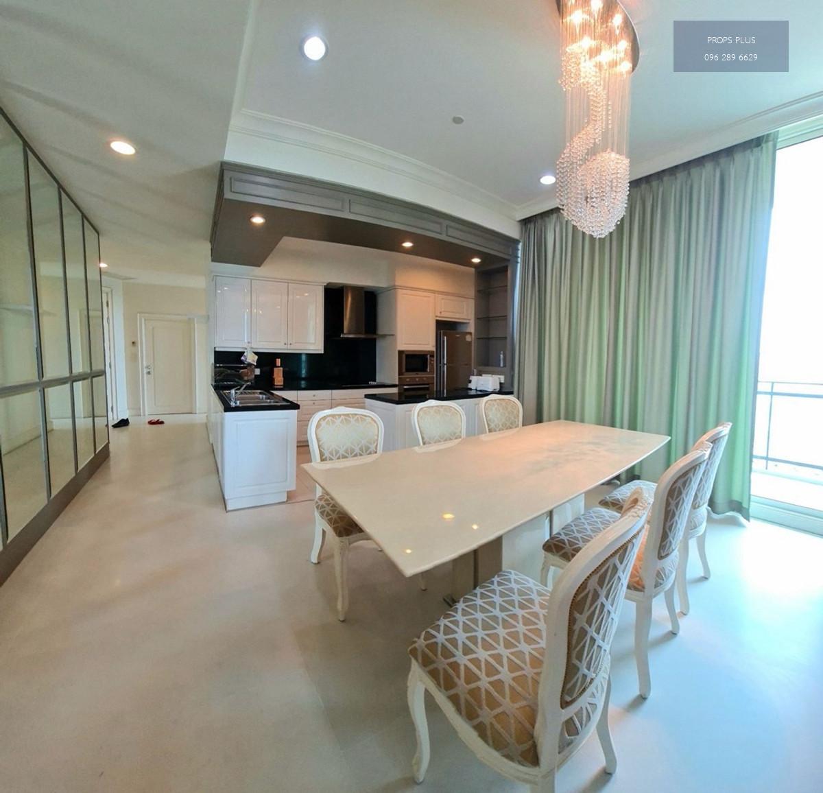 🏙 Royce Private Residences
📍 สุขุมวิท กรุงเทพฯ

✨ ชั้นสูง | วิวเมืองสวย

🔹 2 ห้องนอน
🔹 3 ห้องน้ำ
🔹 ครัวเปิด
🔹 ลิฟต์ส่วนตัว เพิ่มความเป็นส่วนตัวสูงสุด